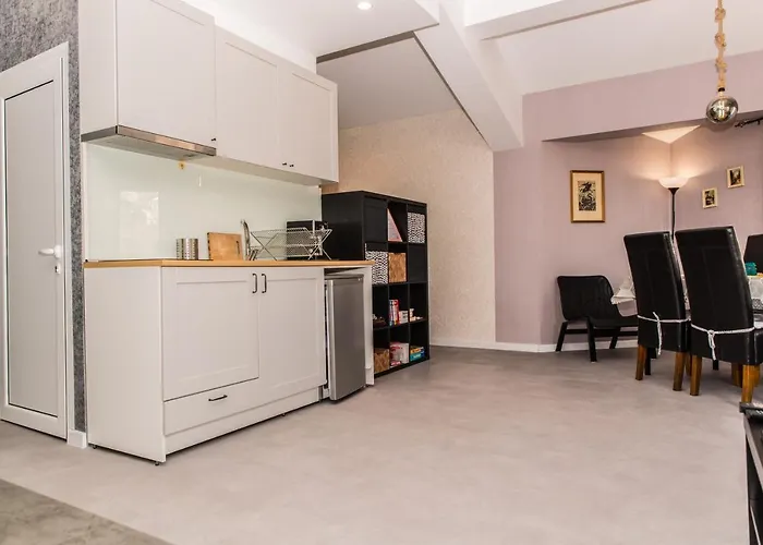 Miramar 8 Apartment *